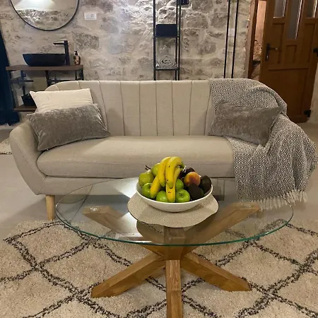 The Hideaway - Kastel Novi Apartament