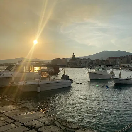 Apartament The Hideaway - Kastel Novi *