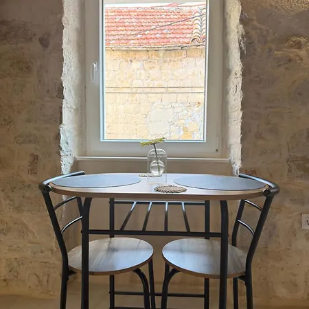 Apartament The Hideaway - Kastel Novi *